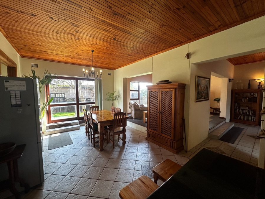5 Bedroom Property for Sale in Pringle Bay Western Cape